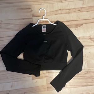 Gymshark cropped workout long sleeve top with thumb hole cut outs. Size large.